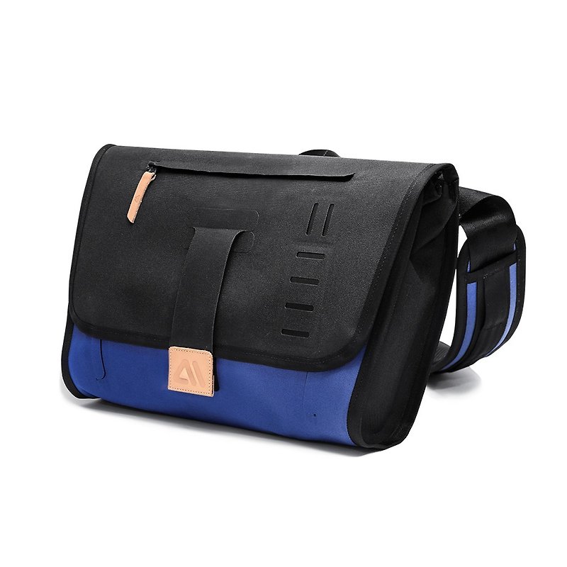 Max messenger bag-5L-ocean blue - กระเป๋าแมสเซนเจอร์ - วัสดุกันนำ้ สีน้ำเงิน