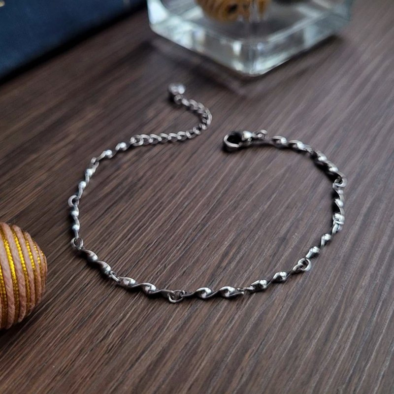 shimmer. Thin white steel bracelet is not afraid of water, does not discolor, and is hypoallergenic - สร้อยข้อมือ - สแตนเลส สีเงิน