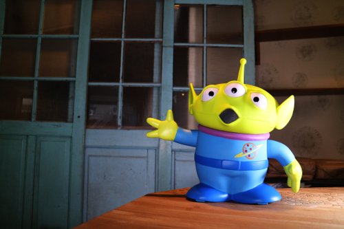 エイリアン　バッジ　LED点灯保証無し　トイストーリー　ディズニー　TDL作り良 エイリアン バッジ LED点灯保証無し トイストーリー ディズニー