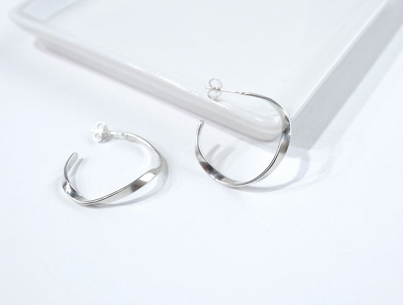 Ni.kou sterling silver C-shaped earrings (3 in total) - ต่างหู - โลหะ 