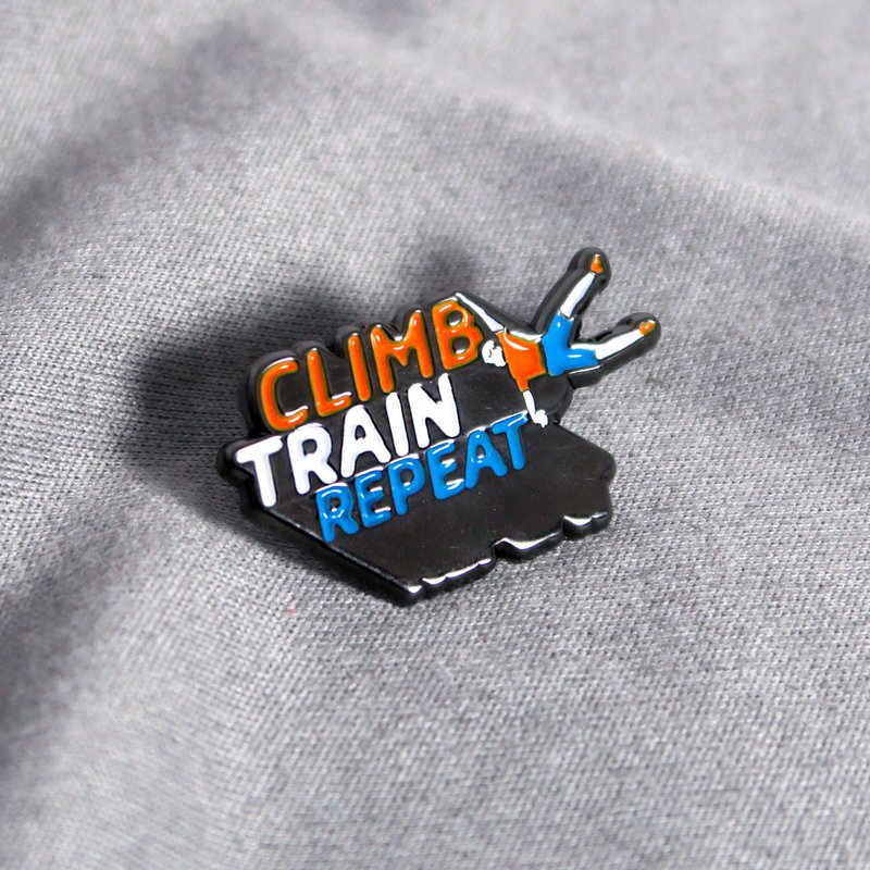 Climb Train Repeat Enamel Pin – Gift for Climbers – 攀岩針 – 등반 クライミング - 徽章/別針 - 其他金屬 多色