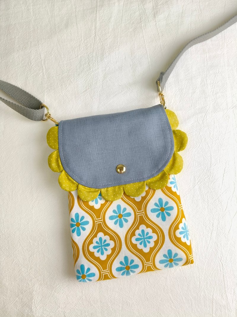 Blue-Grey Floral Flap Phone Shoulder Bag / Phone Pouch / Crossbody Bag - กระเป๋าแมสเซนเจอร์ - ผ้าฝ้าย/ผ้าลินิน 
