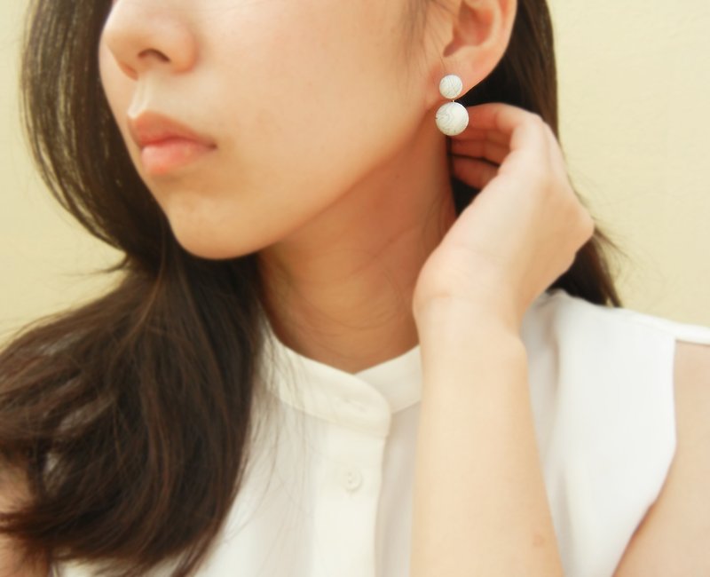 *Coucoubird*925 silver ink pattern double ball earrings - Earrings & Clip-ons - Clay White