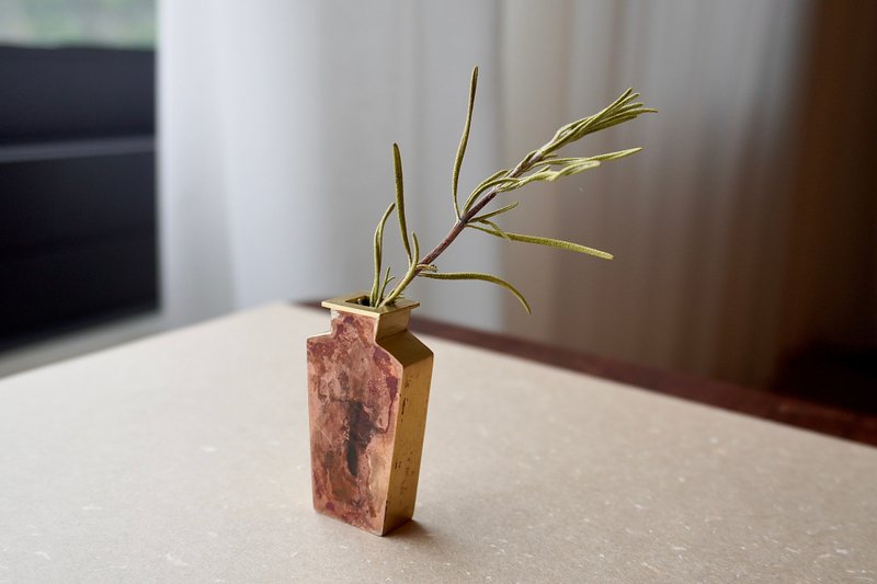 黃銅迷你花器-方肩火痕瓶 - 擺飾/家飾品 - 銅/黃銅 金色