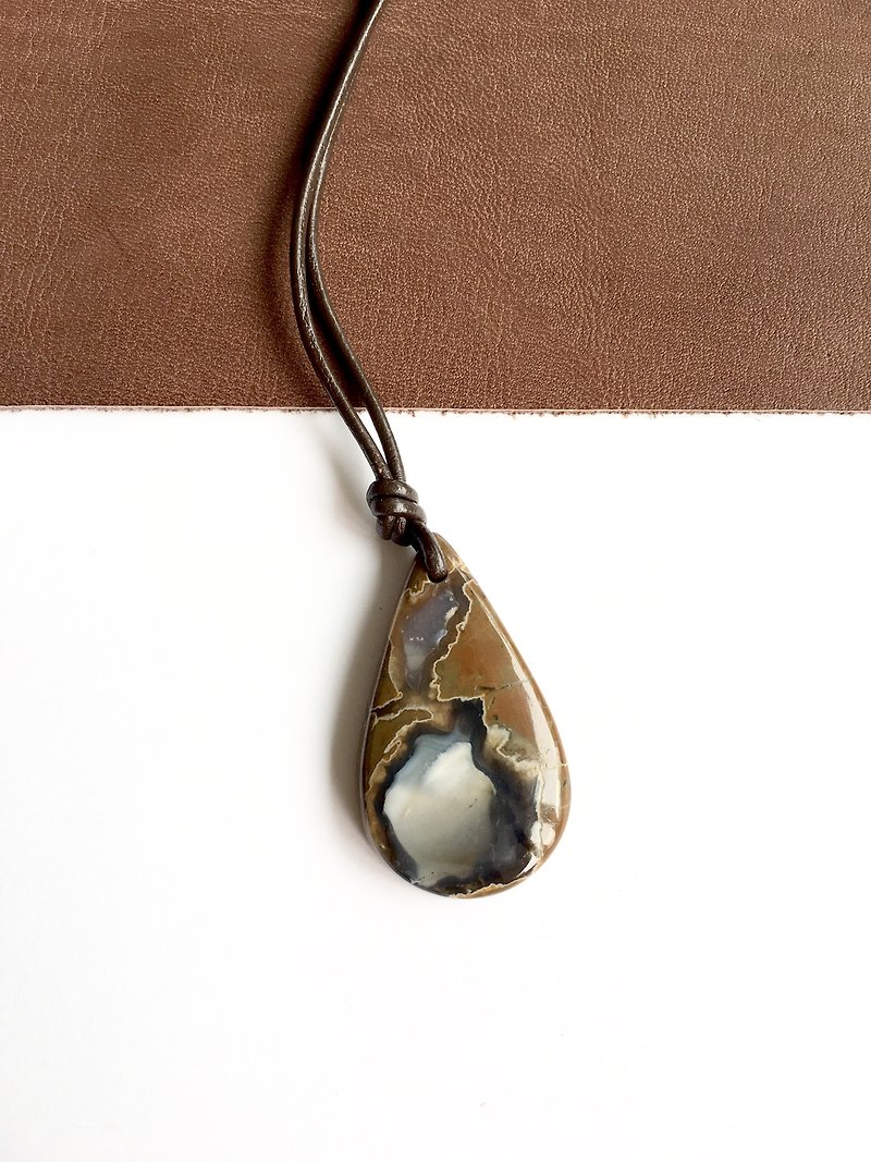 Thunder egg agate and leather pendant SV925 - Necklaces - Stone Blue