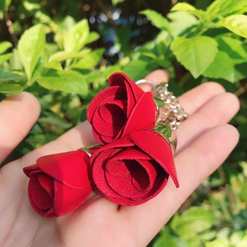 【La Fede】Leather rose charm bag key ring two colors - Keychains - Genuine Leather Multicolor