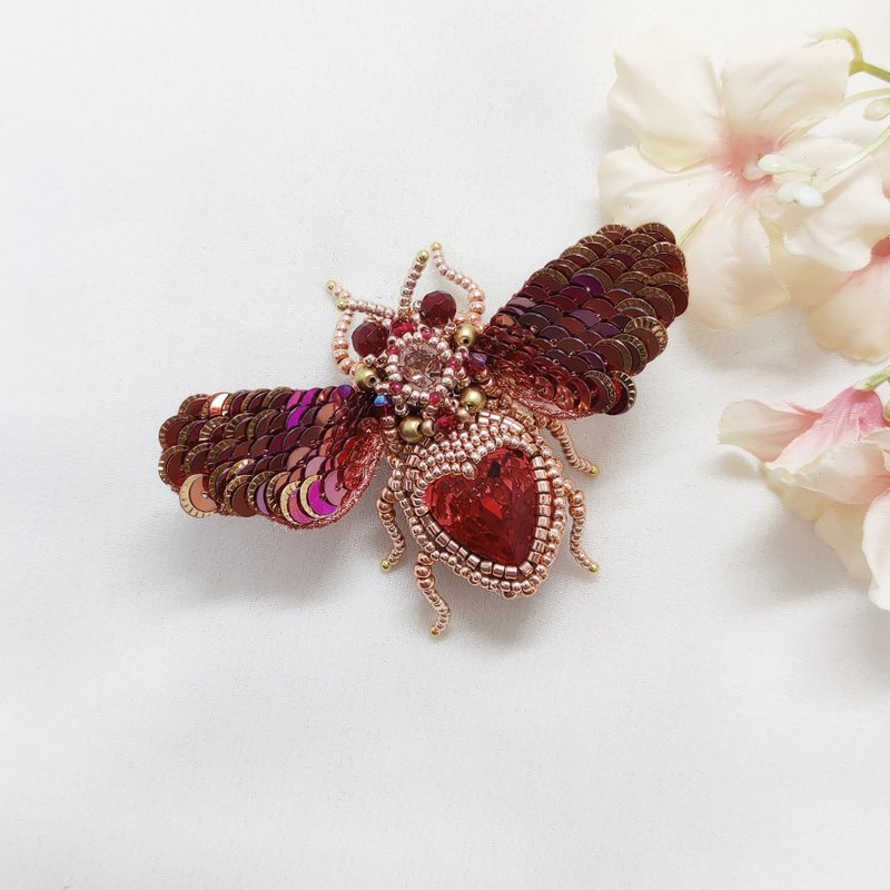 Jewelry Embroidery Stereo Crystal Insect Brooch - Lotus Red Peach Heart Butt Butt Insect Small Brooch - Brooches - Other Materials Red