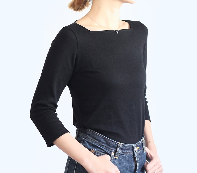 Sticking to the shape Adult Square Neck T-Shirt - เสื้อผู้หญิง - ผ้าฝ้าย/ผ้าลินิน สีดำ