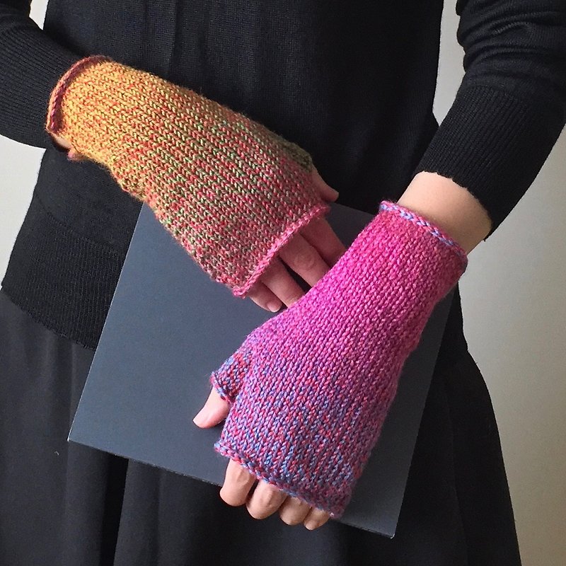 Xiao fabric - hand-knit wool gradient mitts - sunset (spot) - ถุงมือ - ขนแกะ สีส้ม