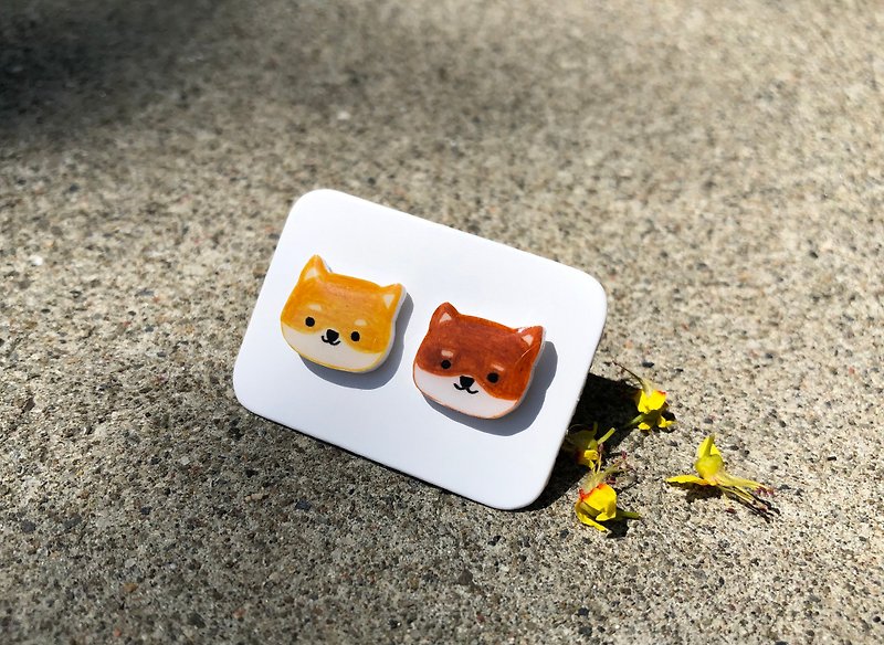 Shiba Inu. 2 colors available / one. Hand-painted mini badges. Pins. Japanese resin. - Badges & Pins - Resin Brown