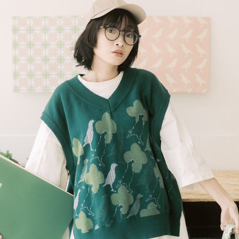 Knitted sweater vest/soft winter bloom/begonia starling No. 2/forest green - สเวตเตอร์ผู้หญิง - เส้นใยสังเคราะห์ สีเขียว