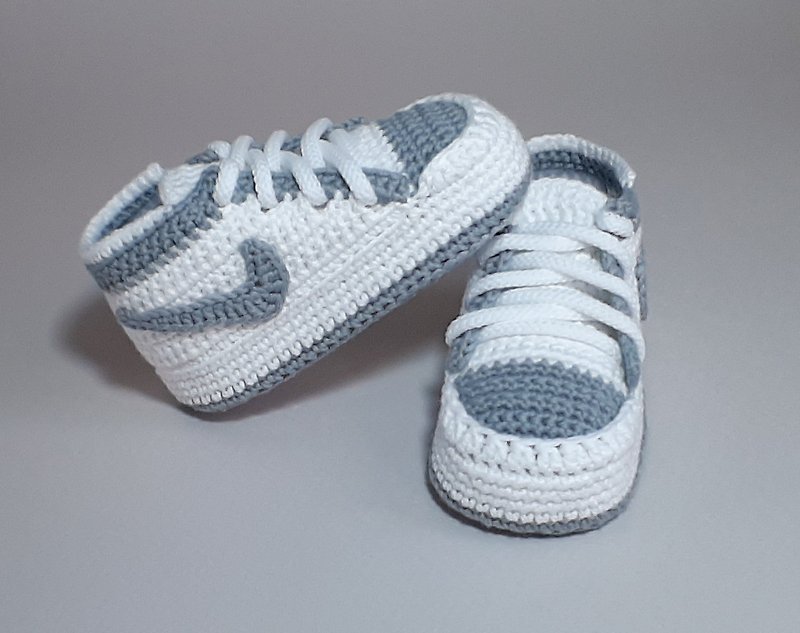 White grey crochet baby booties sneakers for newborn boys or girls - 嬰兒鞋 - 其他材質 白色