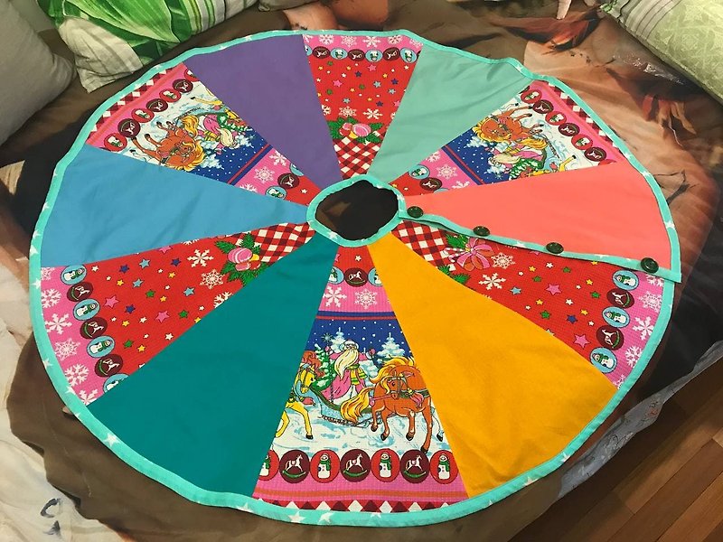 Christmas Tree Skirt Quilt, Handmade Tree Skirt. New Year Tree Decor - Other Furniture - Cotton & Hemp Multicolor