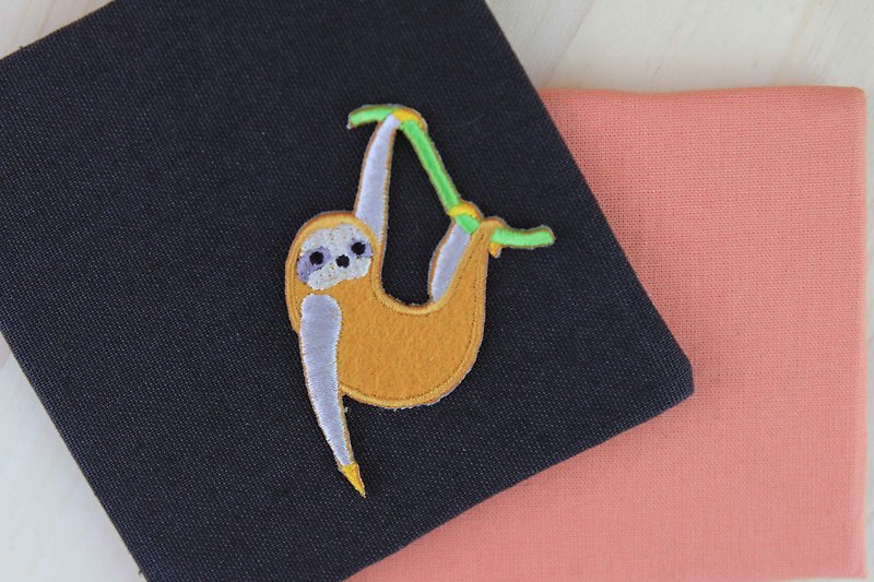 盪鞦韆樹懶-自黏繡布貼小樹懶系列 - 編織/羊毛氈/布藝 - 繡線 