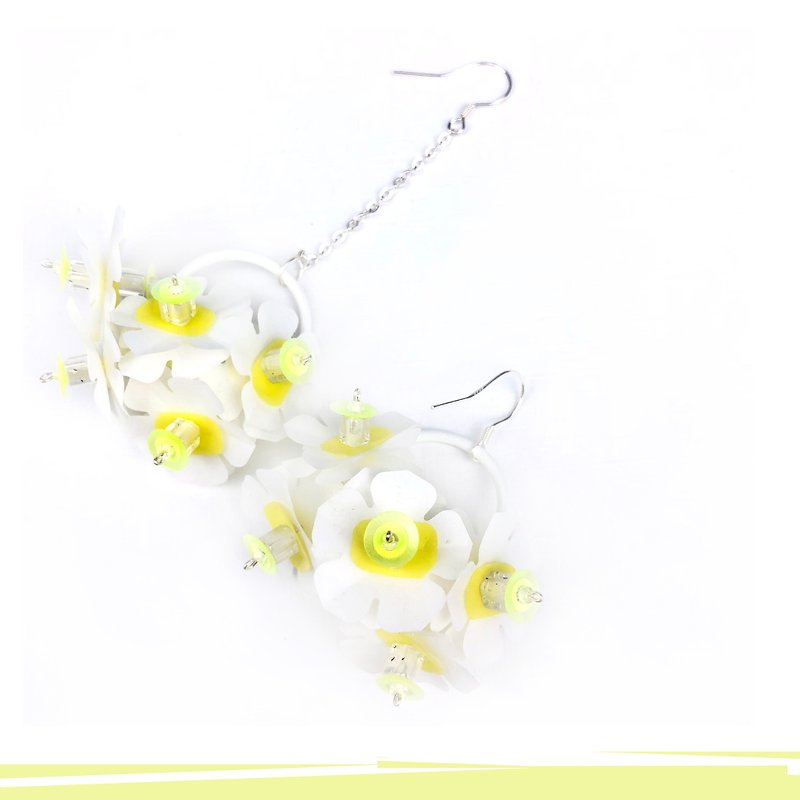 Romantic Summer Lemon Yellow Fresh Flower Bud Asymmetrical Silver Earrings Earrings - ต่างหู - เงินแท้ สีเหลือง