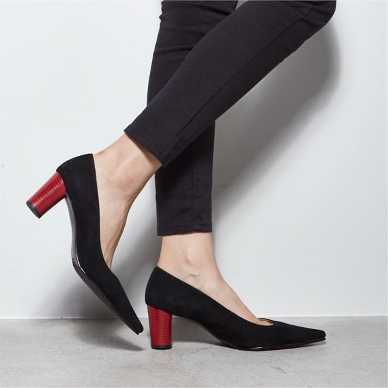 Red heel pointed toe pumps /z680 - รองเท้าส้นสูง - หนังแท้ สีดำ