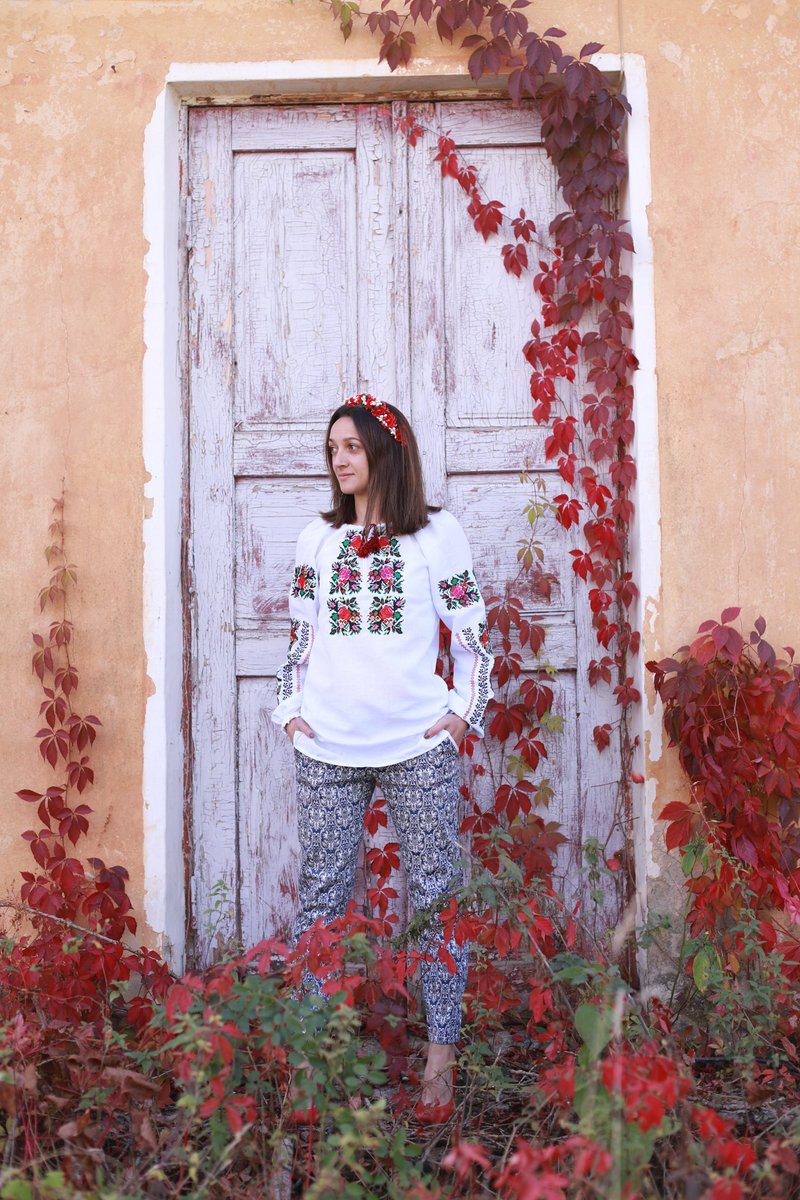 embroidered ukrainian embroidery traditional clothes - 女襯衫 - 其他材質 白色