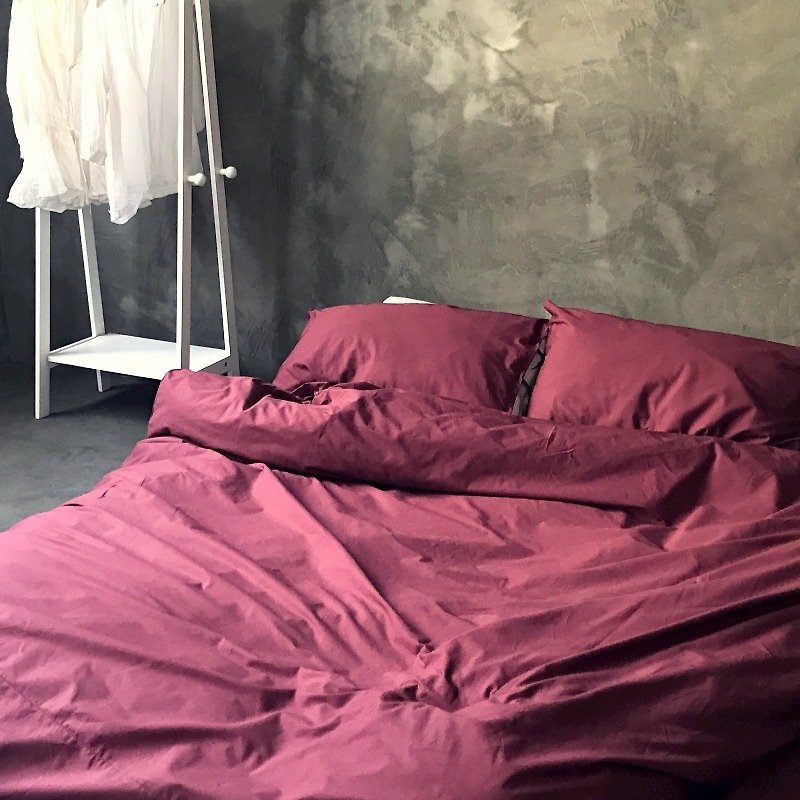 在我心園深處_頂級GOTS有機棉寢具雙人特大床包_酒紅色 - 寢具/床單/被套 - 棉．麻 紅色