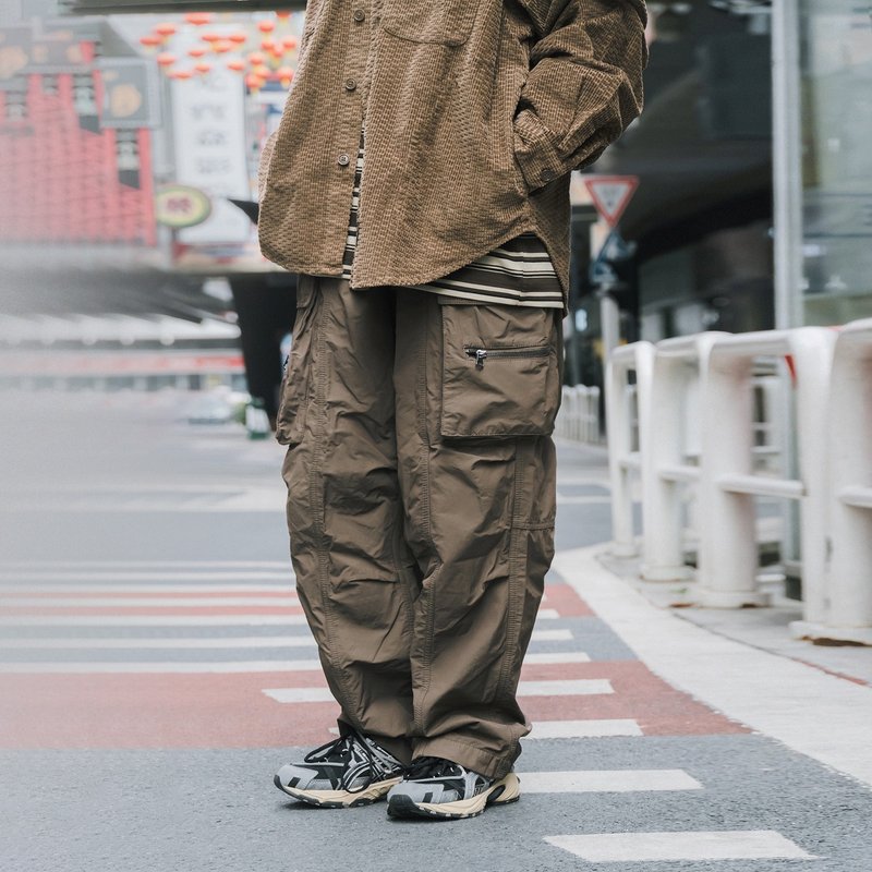 M.T. Eight Pockets Straight Leg Cargo Pants - กางเกงขายาว - ผ้าฝ้าย/ผ้าลินิน สีนำ้ตาล