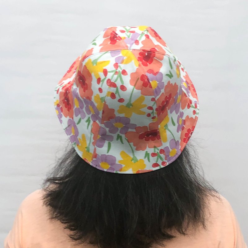 Reversible Bucket Hat-Midsummer Flowers - หมวก - ผ้าฝ้าย/ผ้าลินิน หลากหลายสี