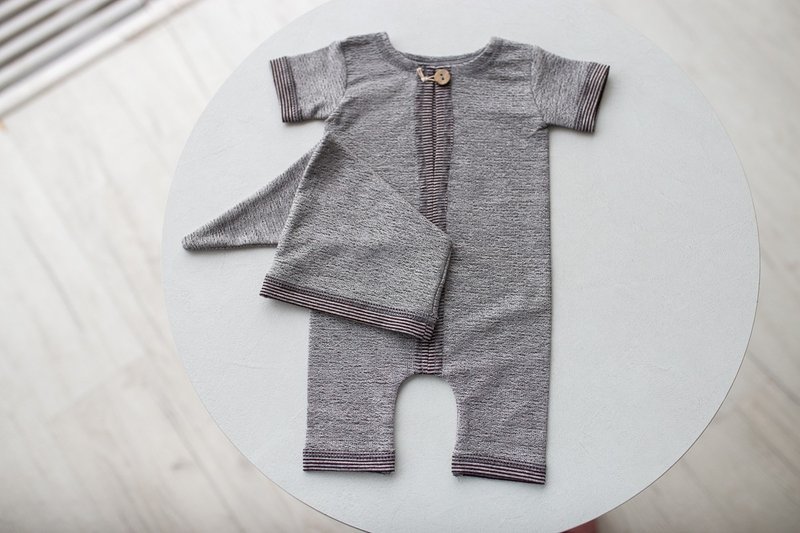 Grey bodysuit for newborn boys: the perfect outfit for a little boy - เครื่องประดับ - โลหะ สีเทา