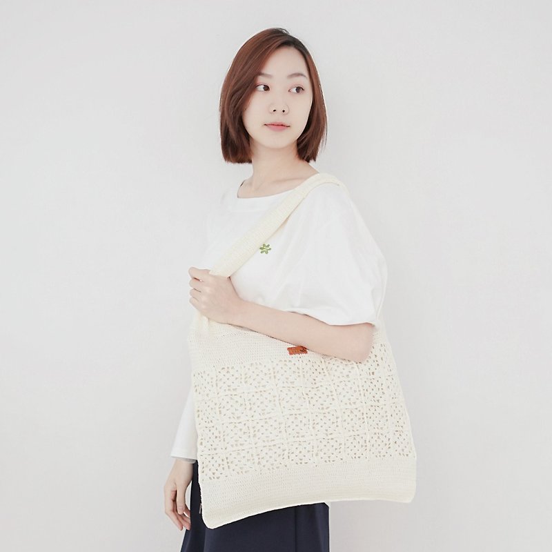 Handmade Knitted Woven Shoulder Tote Bag-Beige - กระเป๋าถือ - ผ้าฝ้าย/ผ้าลินิน ขาว