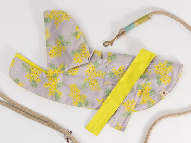 Peter Pan Pet Coat - waterproof, windshielded, red flower - ชุดสัตว์เลี้ยง - ผ้าฝ้าย/ผ้าลินิน สีเหลือง