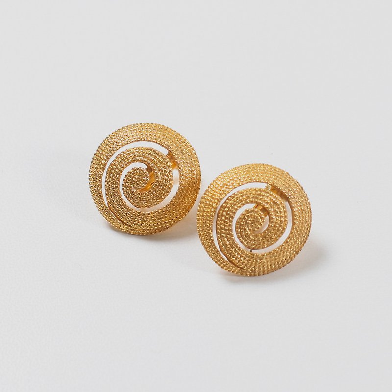 [Egg plant vintage] Naruto swirl metal Clip-On antique earrings - ต่างหู - โลหะ สีทอง