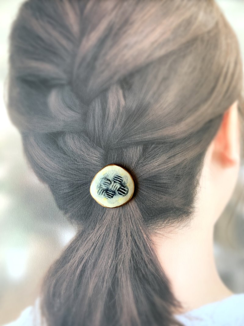 絵付 陶器 金継ぎ ライン ヘアアクセサリー ヘアゴム ポニーフック ブローチ ヘアアクセ ネイビー 紺 ゴールド 金 イエロー 黄色 - 髮夾/髮圈 - 陶 藍色