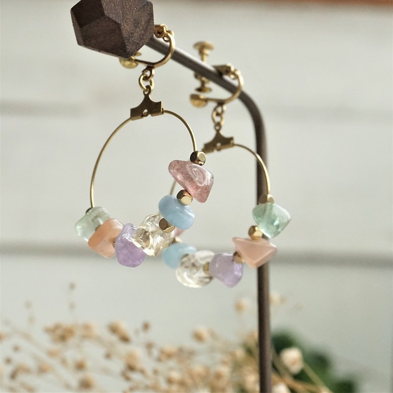 << Spring Six-Colored Small Stone Circle Earrings >> Natural Stone Ear Clips Circle Earrings - Earrings & Clip-ons - Semi-Precious Stones Multicolor