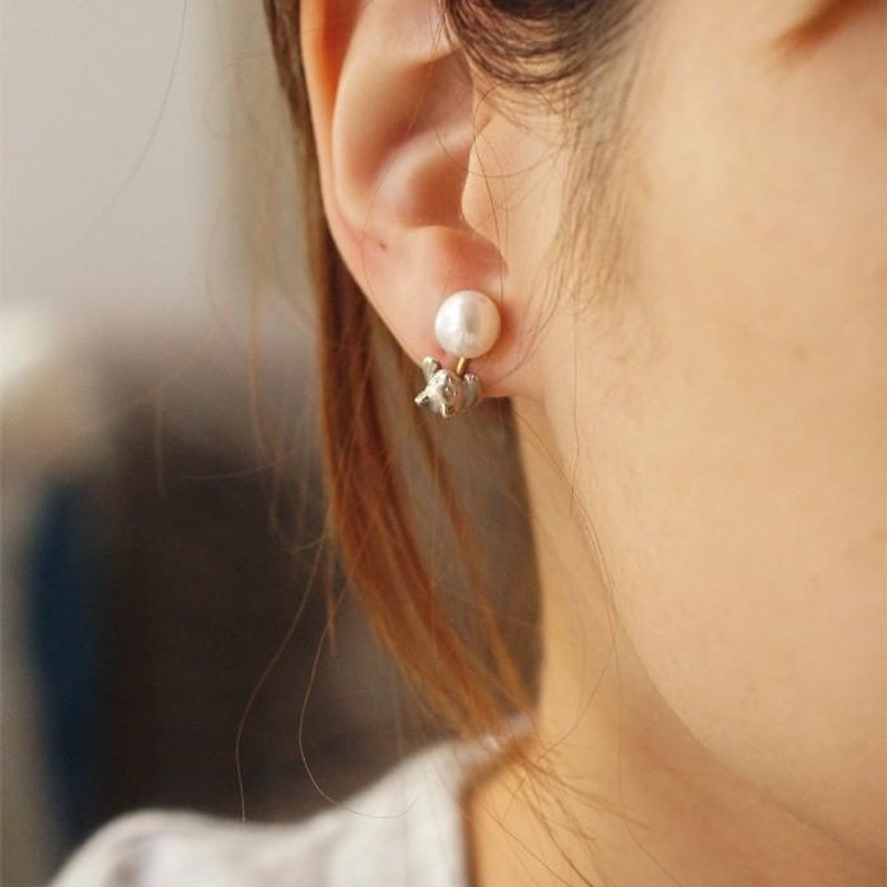 Pearl and cat Clip-On Silver one ear - ต่างหู - ไข่มุก สีทอง