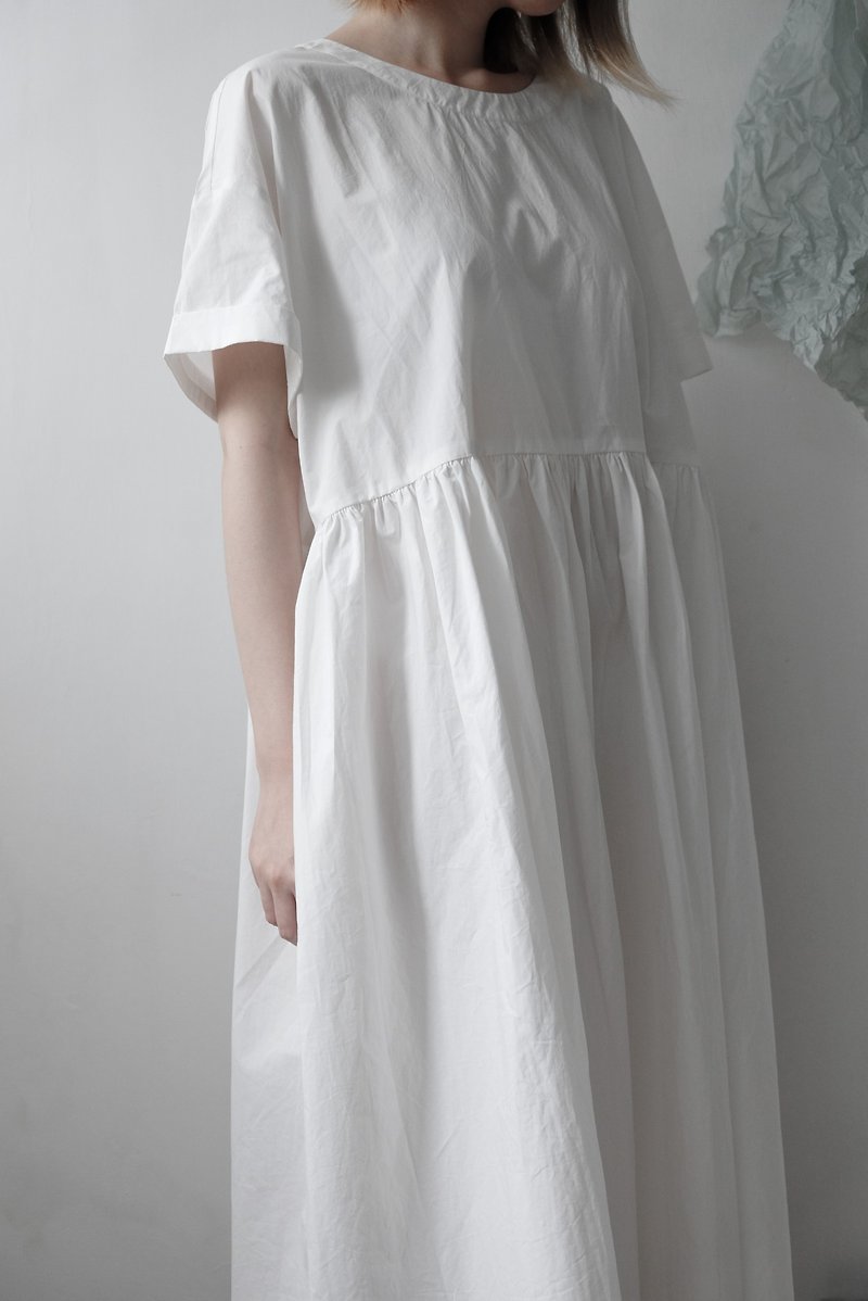 Pleated cotton dress ivory white pleated short sleeve dress - ivory white - ชุดเดรส - ผ้าฝ้าย/ผ้าลินิน ขาว