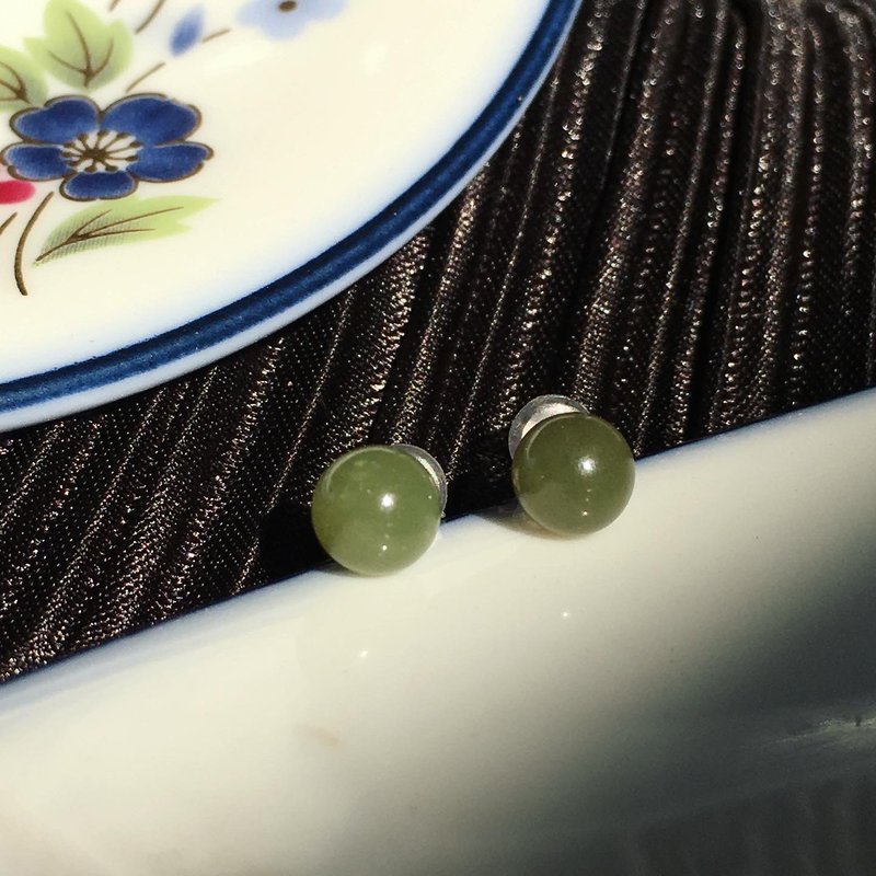 【Lost and find】Simple Natural Jasper Ball Earrings - ต่างหู - เครื่องเพชรพลอย สีเขียว