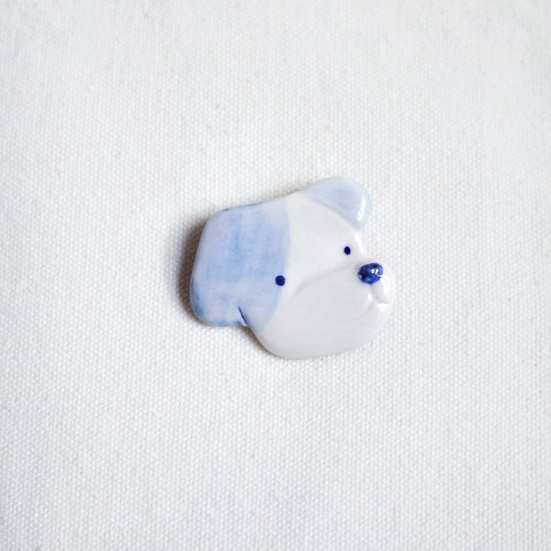 Puppy Face Bandit brooch blue - Brooches - Porcelain Blue