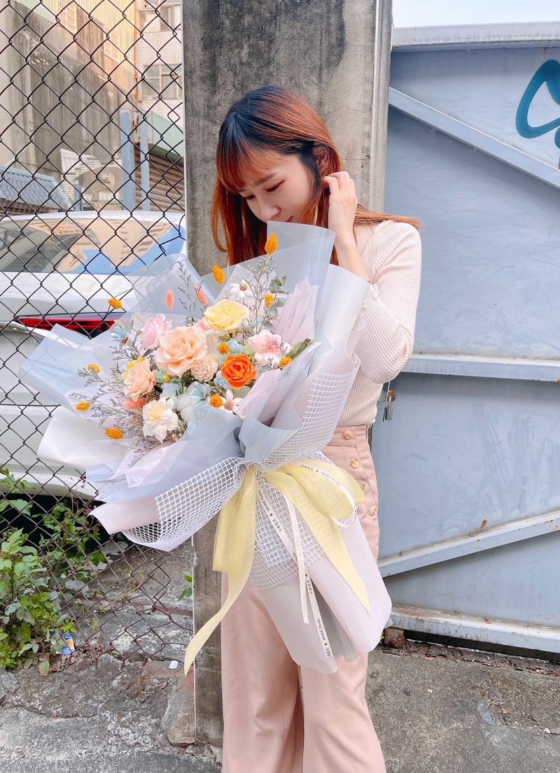 Swaying Spring Everlasting Large Bouquet Proposal Bouquet Spring Color - ช่อดอกไม้แห้ง - พืช/ดอกไม้ สีเหลือง