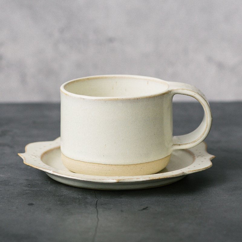 春漫野花 - 法式甜美浮雕 ArtDeco咖啡杯盤組 (蒲公英/白) - 咖啡杯 - 陶 多色