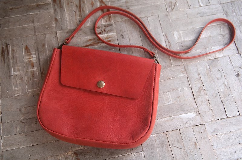 Leather shoulder bag with linked leather strap - 側背包/斜孭袋 - 真皮 綠色