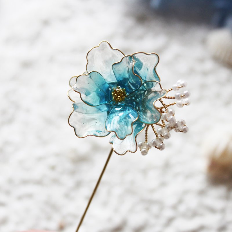 [Ocean Flower Brooch] Aqua Blue Long Brooch Elegant Handmade Bronze Resin Brooch - Brooches - Resin Blue