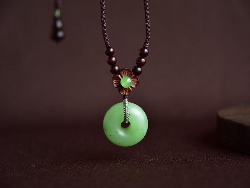 [Peace Buckle] Natural Hetian Jade Jade Ulanhai Apple Green Classical Peace Buckle Necklace - สร้อยคอ - หยก สีเขียว