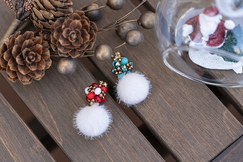 Two-color Christmas pom-poms - crystal beaded earrings (medical Stainless Steel anti-allergic ear needles/ Clip-On) - ต่างหู - วัสดุอื่นๆ หลากหลายสี