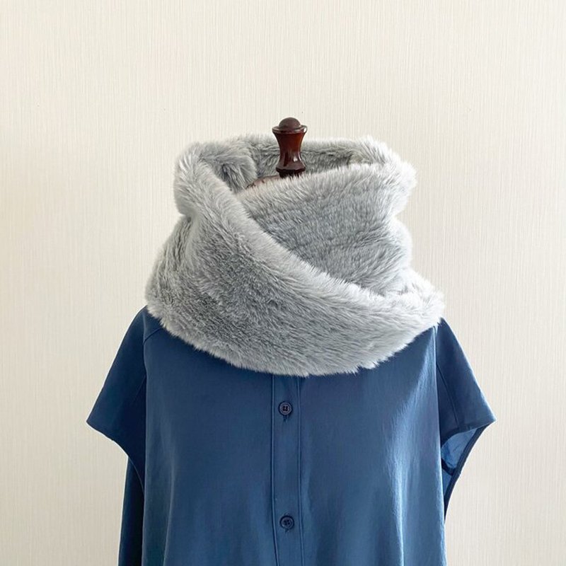 Smooth high quality eco fur snood neck warmer light gray - ผ้าพันคอถัก - เส้นใยสังเคราะห์ สีเทา