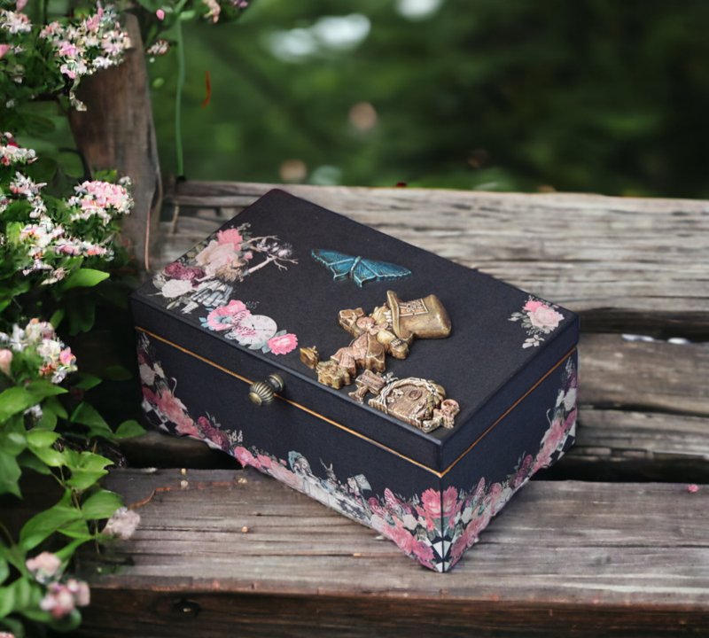 愛麗絲夢遊仙境首飾盒個性化瘋帽子戒指架 - 收納箱/收納用品 - 木頭 黑色