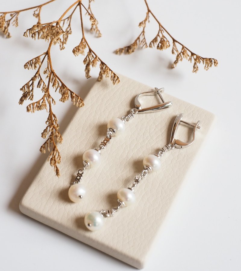 Long Dangle Pearl Earring - 耳環/耳夾/耳骨夾 - 純銀 白色