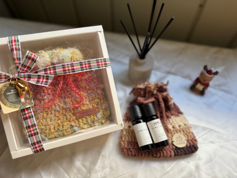 Hook knitted warm wool bunch pocket/Christmas gift exchange - กระเป๋าหูรูด - วัสดุอื่นๆ 