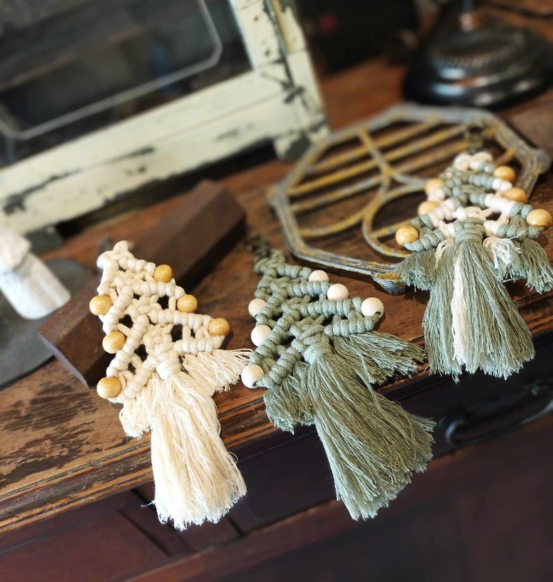 macrame hand-woven pendants ~ the first choice for Christmas gift exchange ~ 2-in discount - ของวางตกแต่ง - ผ้าฝ้าย/ผ้าลินิน ขาว
