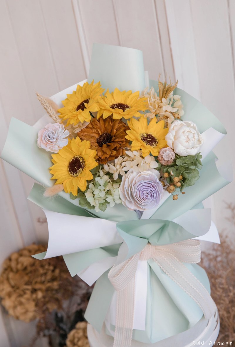 Sunflower bouquet/graduation bouquet/graduation gift/graduation sunflower/preserved flower/dried flower/soap flower - ช่อดอกไม้แห้ง - พืช/ดอกไม้ สีเหลือง