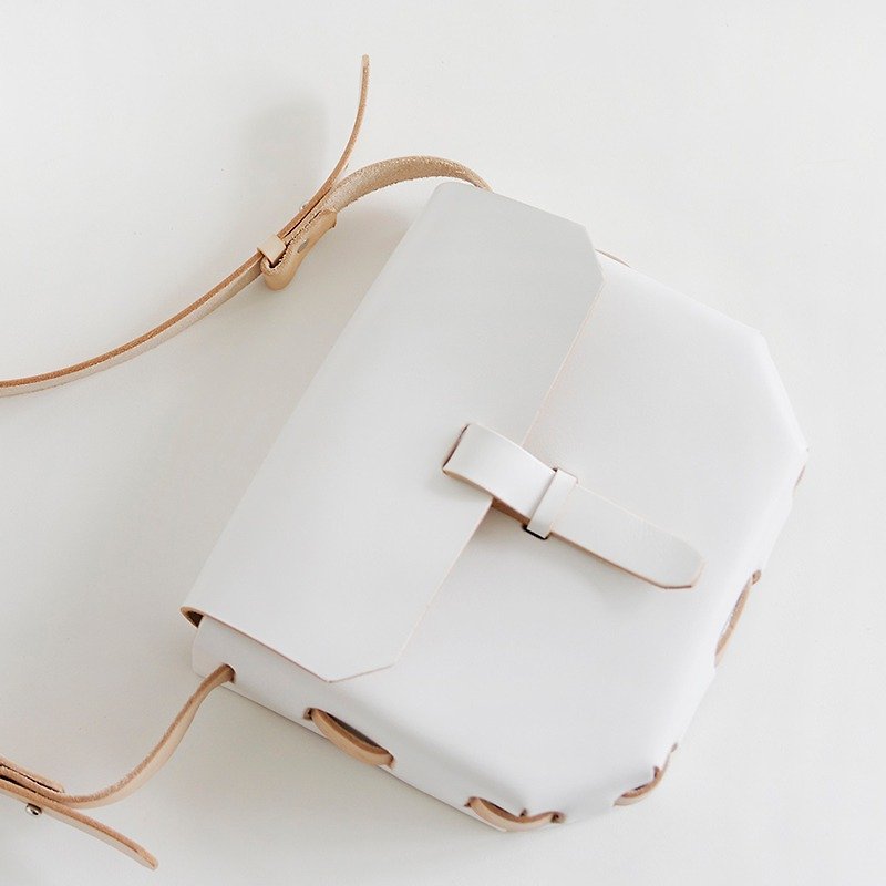 JOYDIVISION Blanc minimalist white leather saddle bag packet shoulder female small fresh handbag Messenger bag small - กระเป๋าแมสเซนเจอร์ - หนังแท้ ขาว