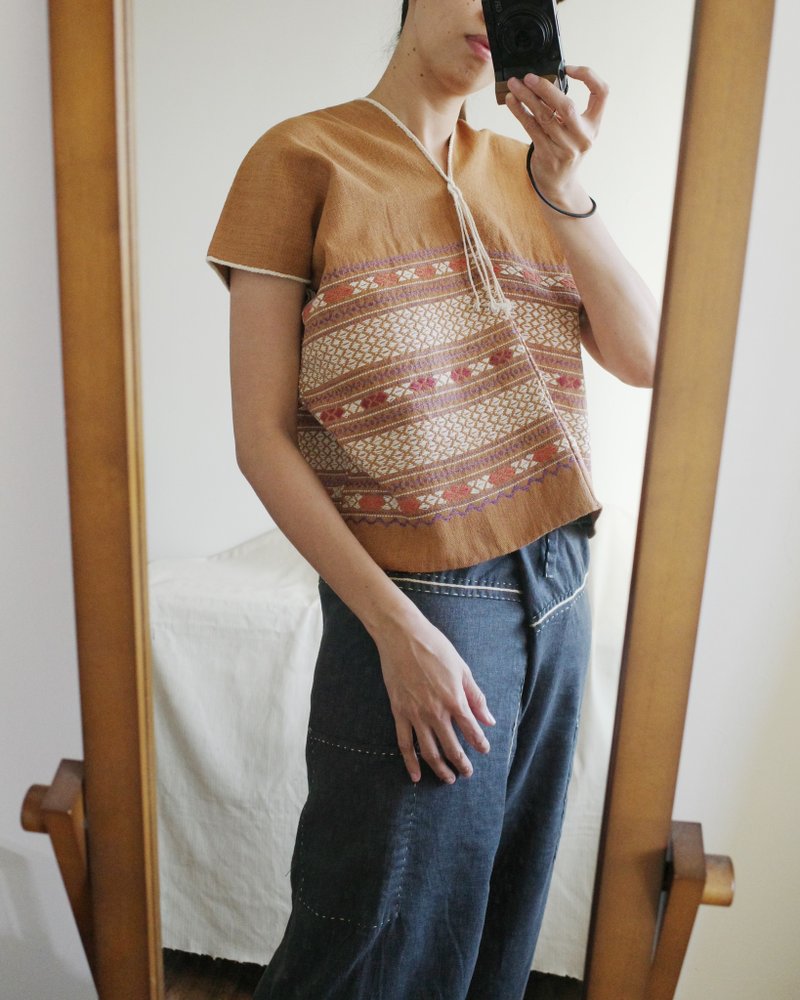 Karen shirt 泰北山岳民族克倫族手織布手工刺繡天然染織上衣 - 女上衣/長袖上衣 - 棉．麻 