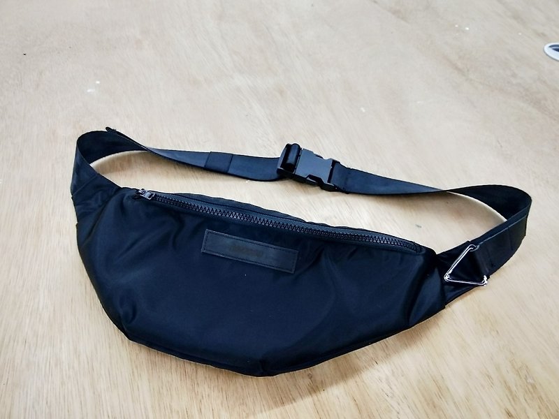 AM0000 ||| The new version of the minimalist classic waterproof waist bag is launched - กระเป๋าแมสเซนเจอร์ - วัสดุกันนำ้ สีดำ