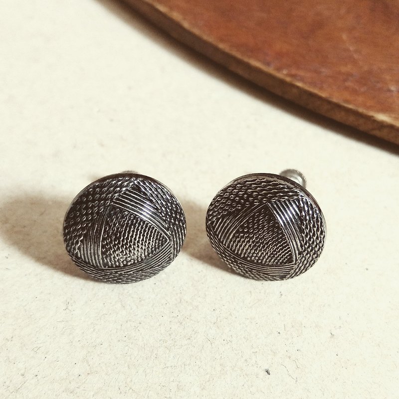 [Seasonal sale] American antique jewelry vintage Silver and black woven and engraved round clip-on earrings - Earrings & Clip-ons - Other Metals Black